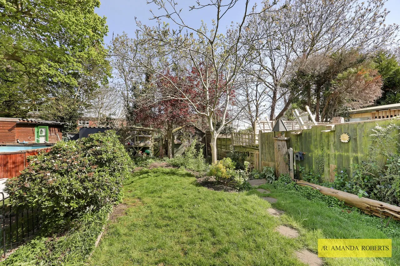 Warren Road, London, photo 26
