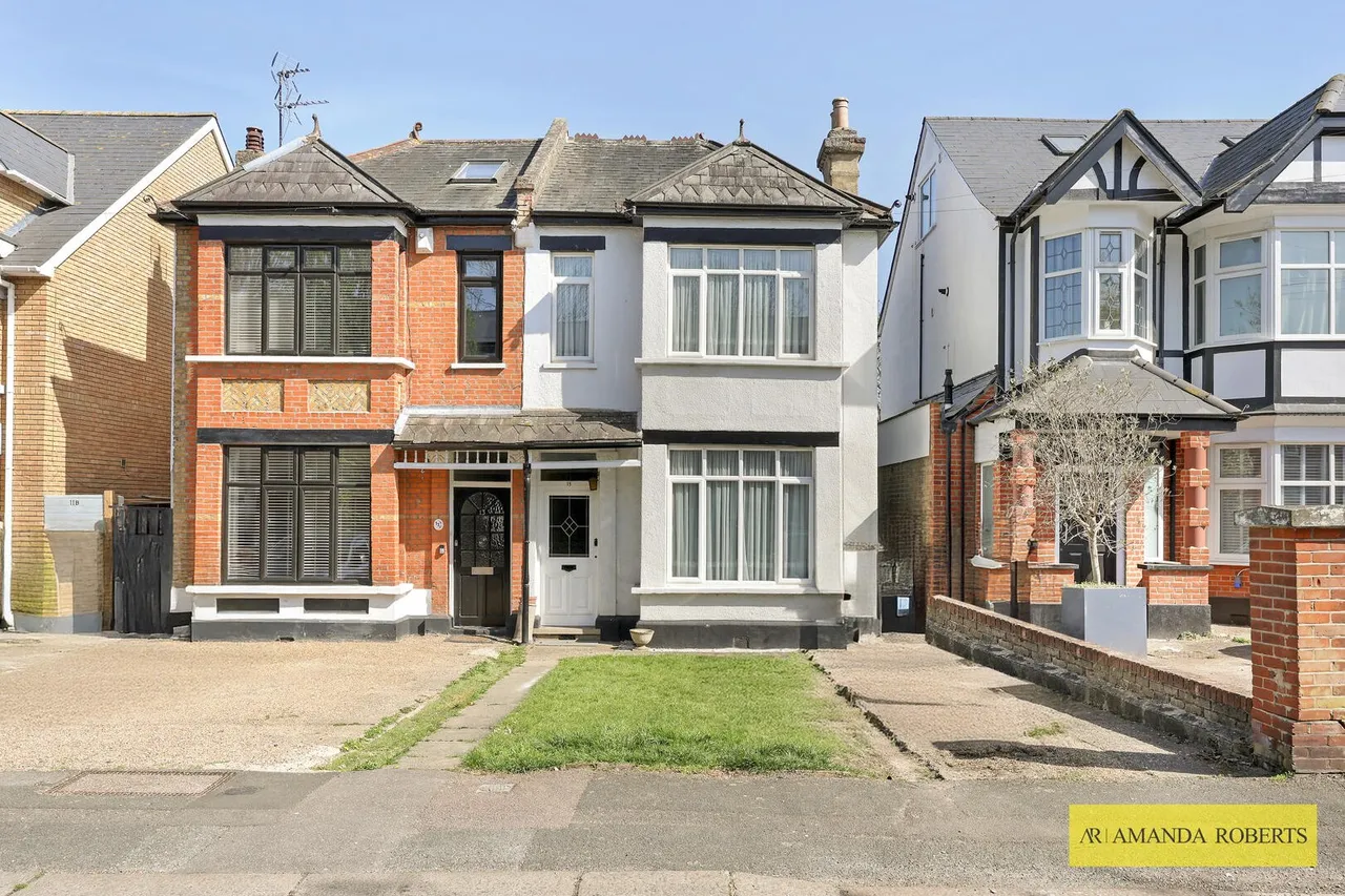 4 bed house for sale — Warren Road, London
