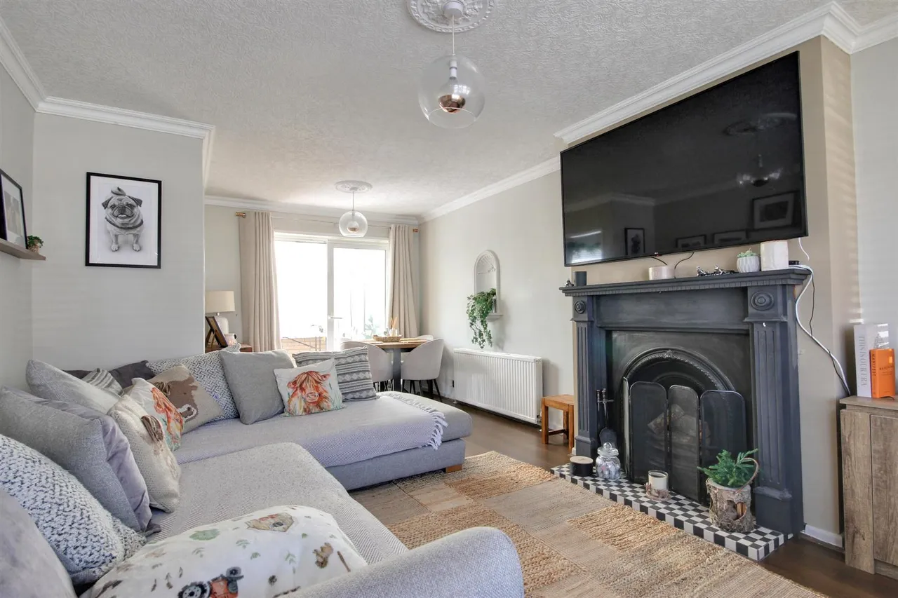3 bed house for sale — Brigg Drive, Hessle