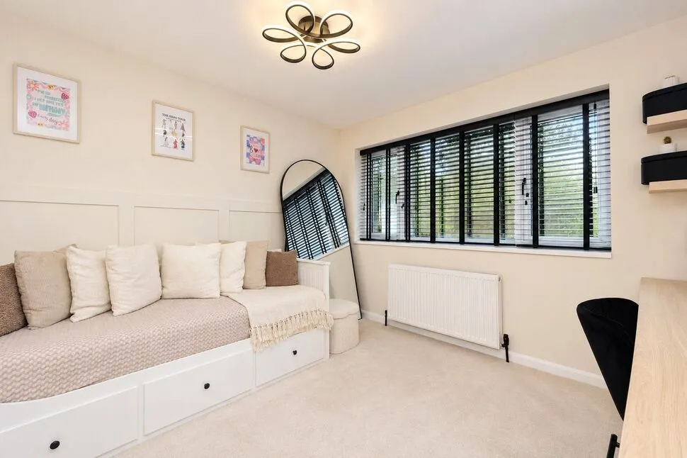 Somerset Avenue, Baildon, BD17, photo 13