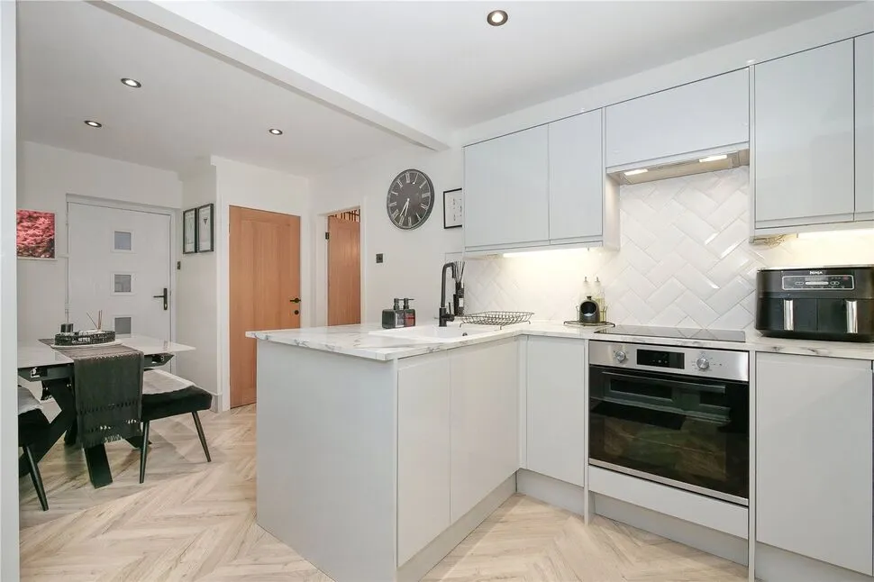 Somerset Avenue, Baildon, BD17, photo 3