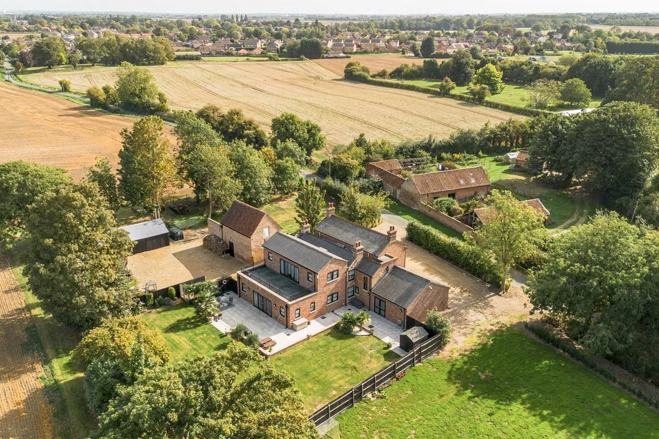 Beautifully Renovated Country Residen, photo 24