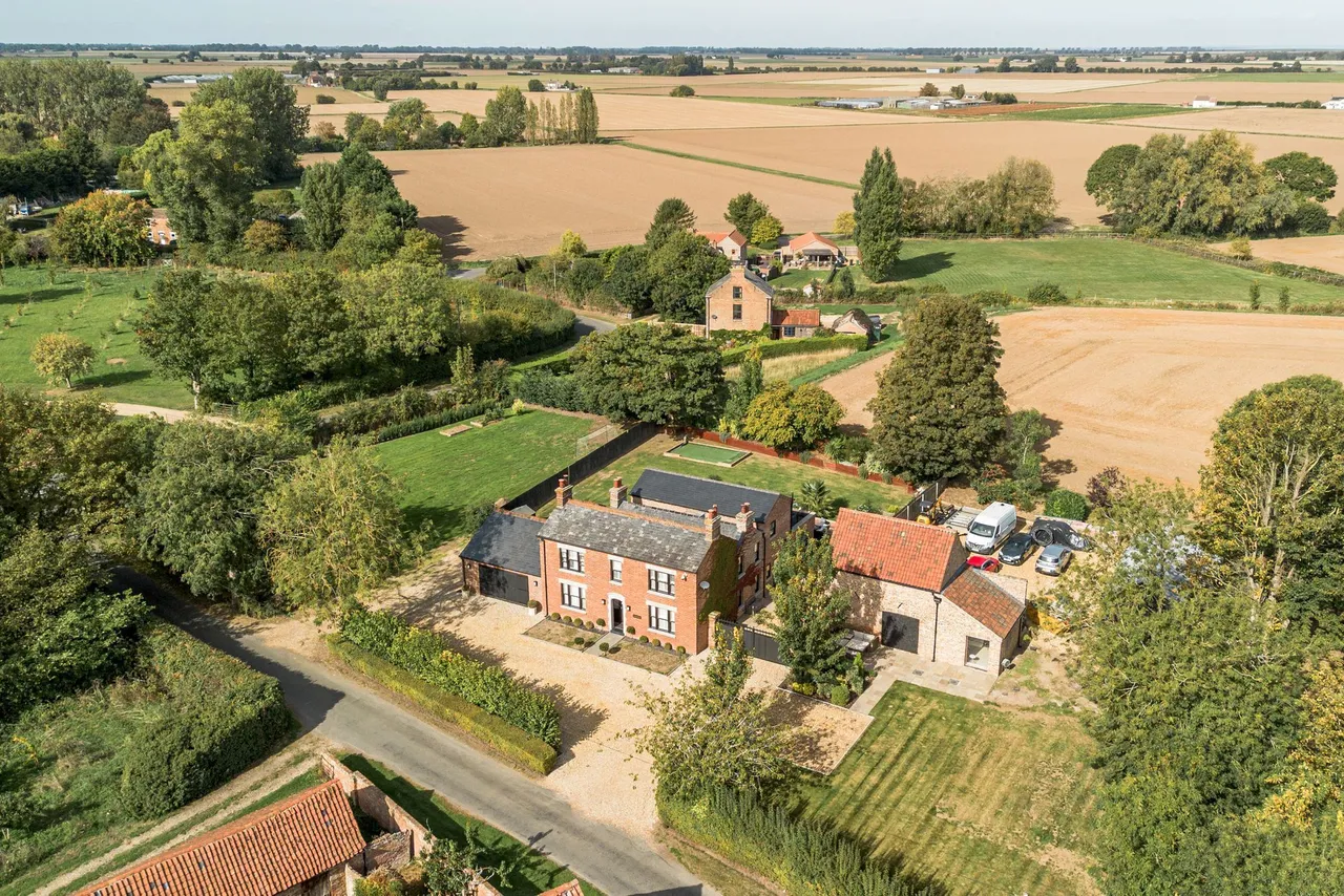 Beautifully Renovated Country Residen, photo 28