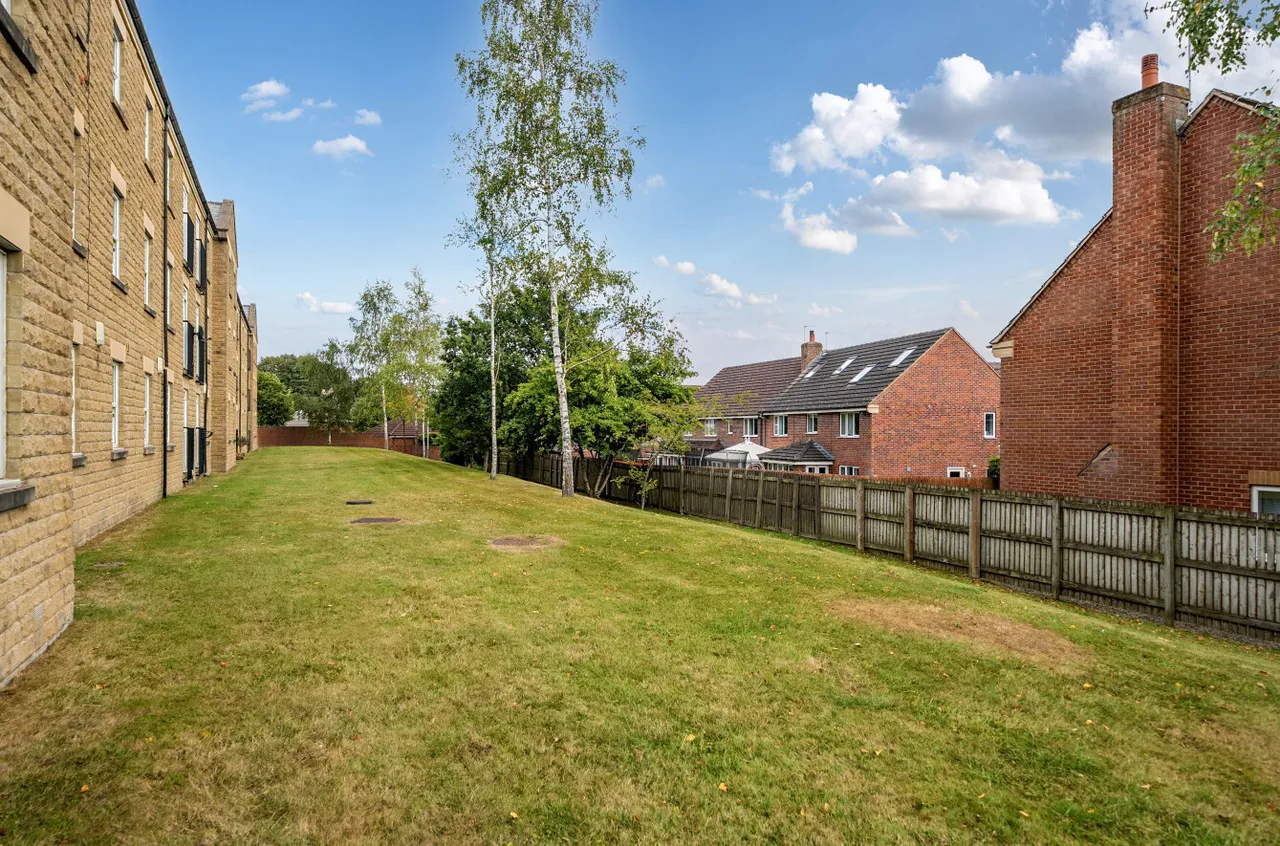 Stoneleigh Court, Shadwell, LS17, photo 18