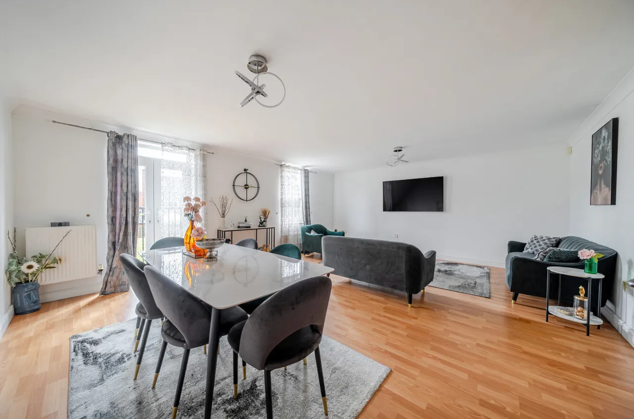 Stoneleigh Court, Shadwell, LS17, photo 9