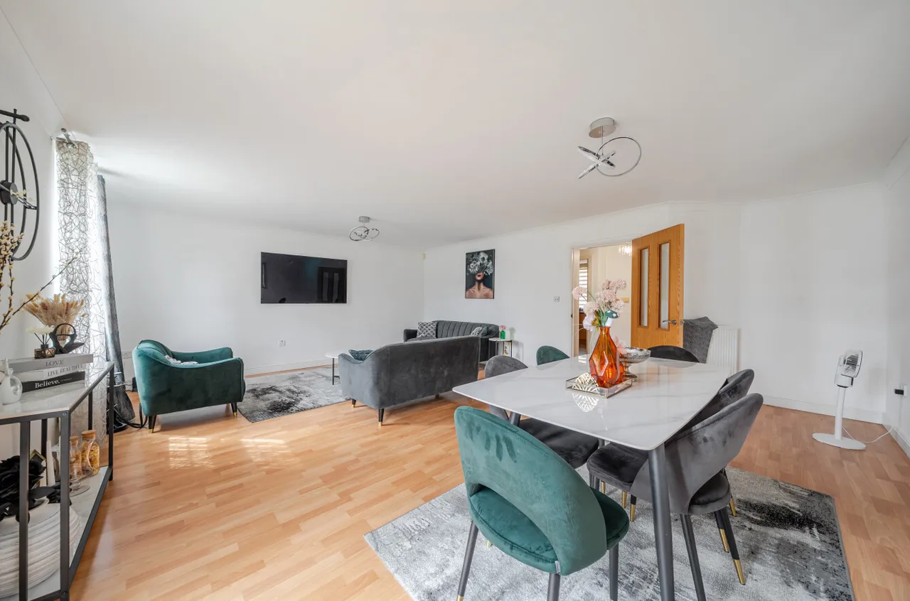 Stoneleigh Court, Shadwell, LS17, photo 8