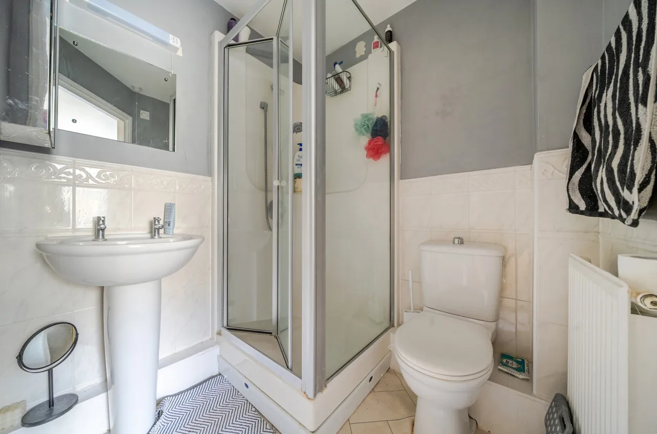Stoneleigh Court, Shadwell, LS17, photo 14