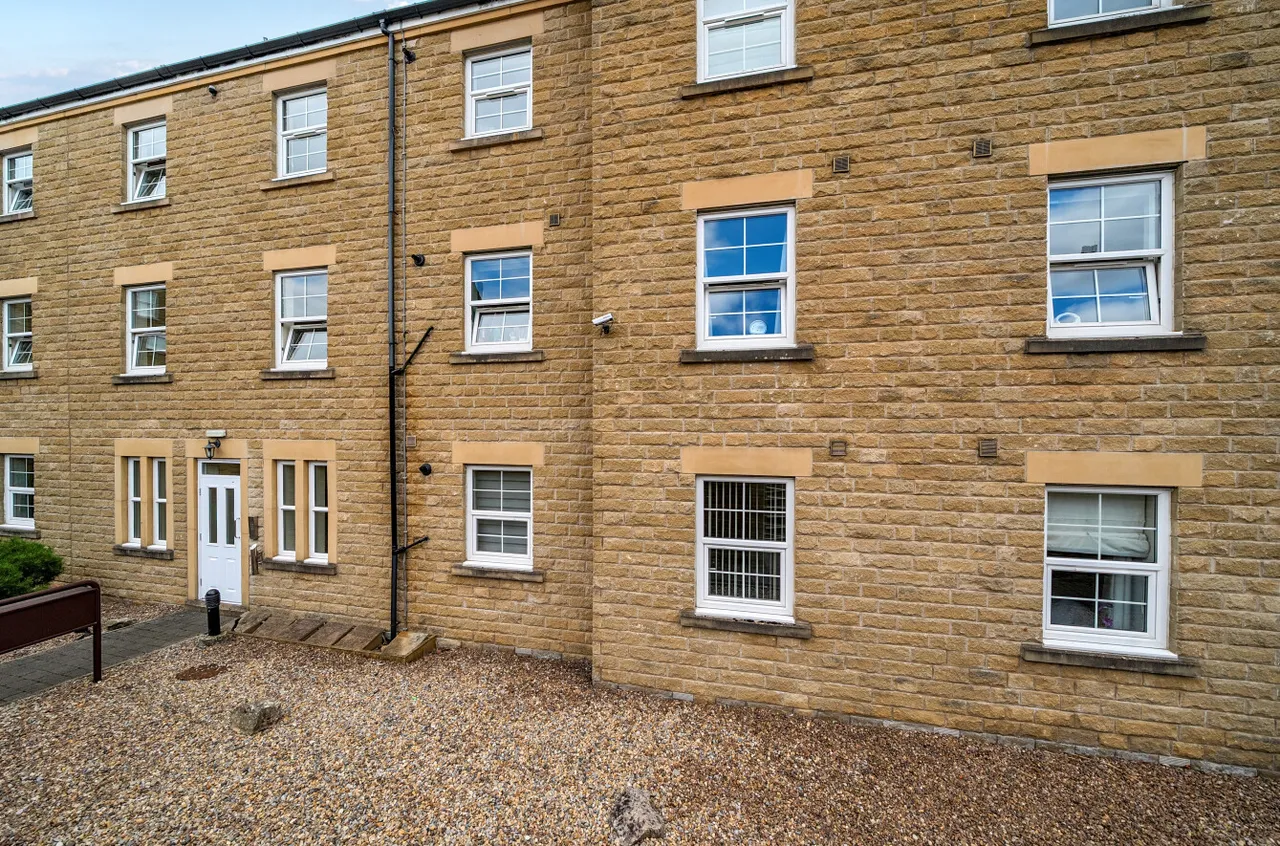 Stoneleigh Court, Shadwell, LS17, photo 4