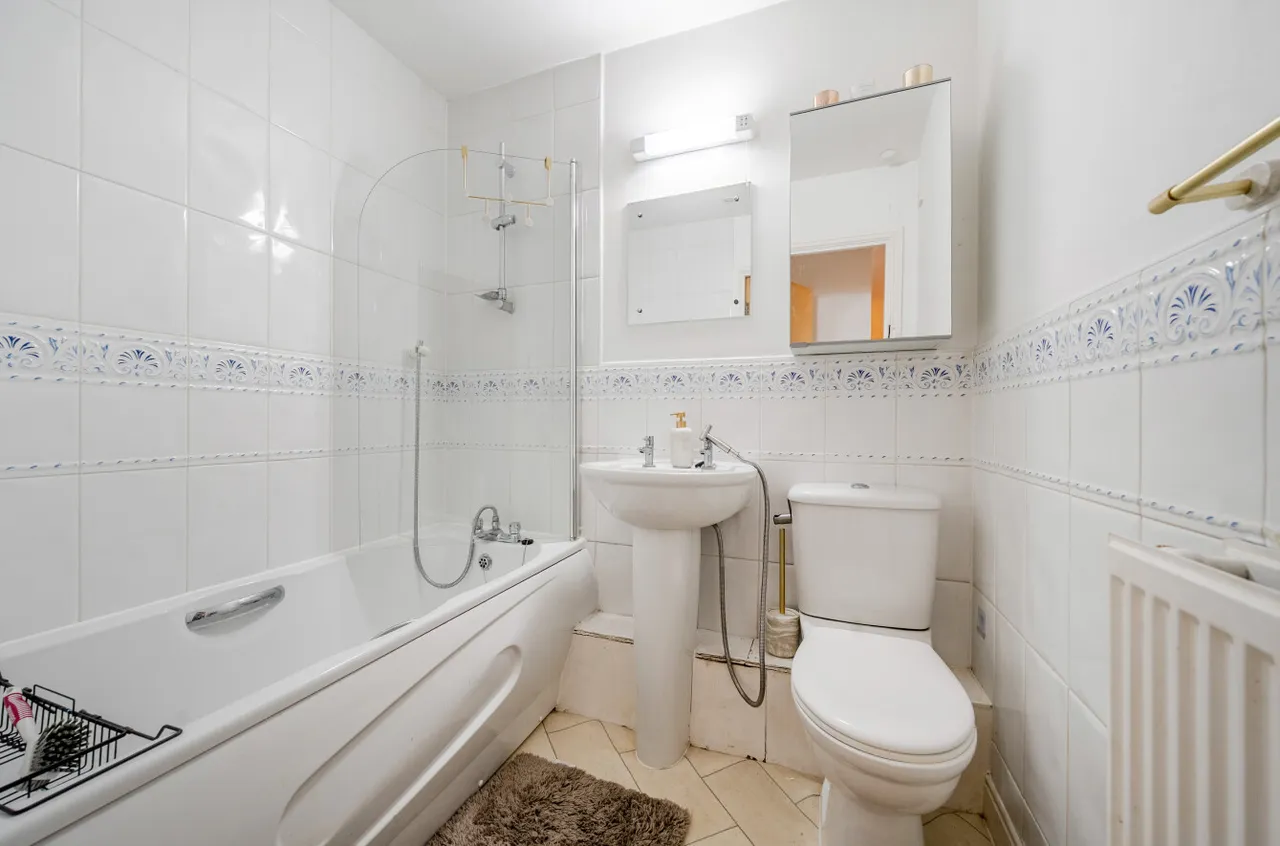 Stoneleigh Court, Shadwell, LS17, photo 16