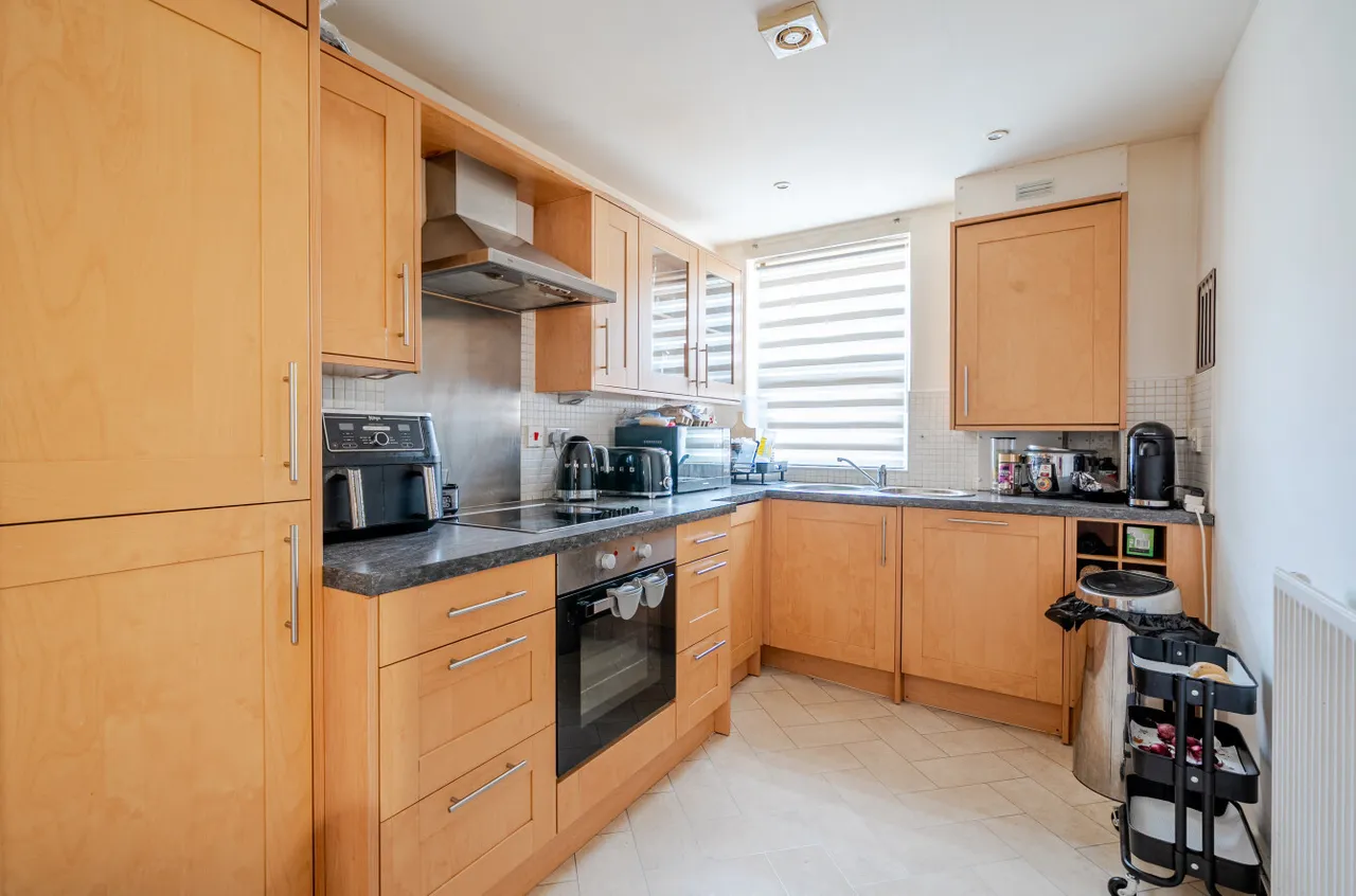 Stoneleigh Court, Shadwell, LS17, photo 2