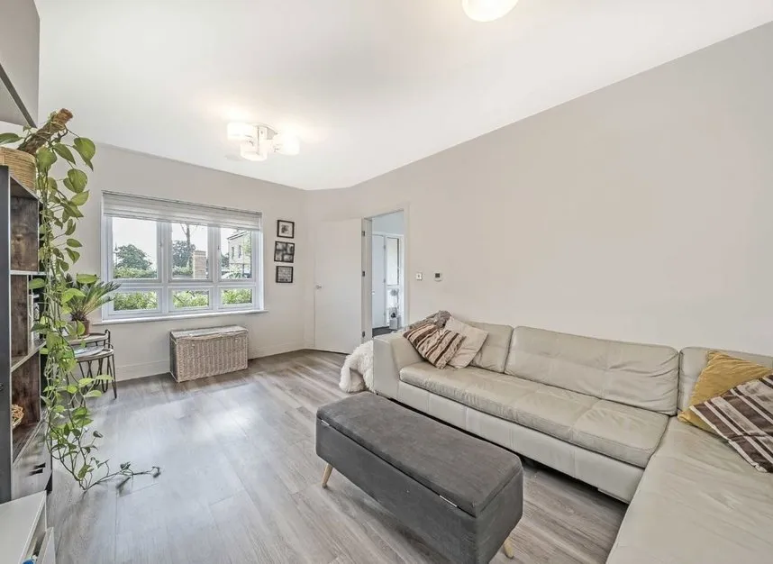 Orchard Farm Avenue, East Molesey, KT8, photo 5