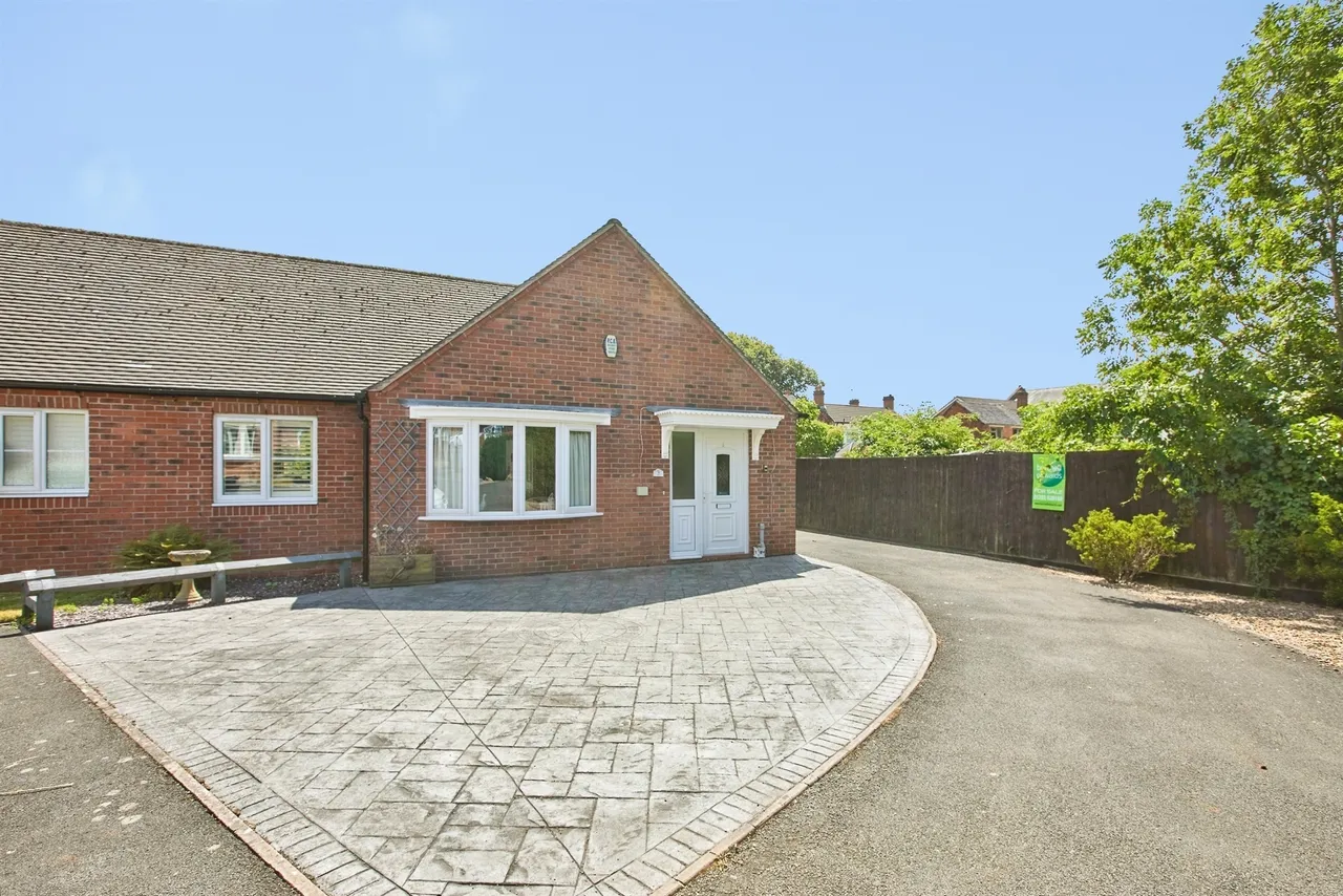 Tilley Green, Newhall, DE11, photo 2
