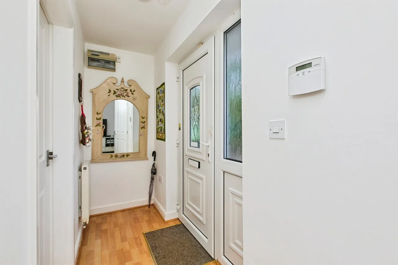 Tilley Green, Newhall, DE11, photo 3