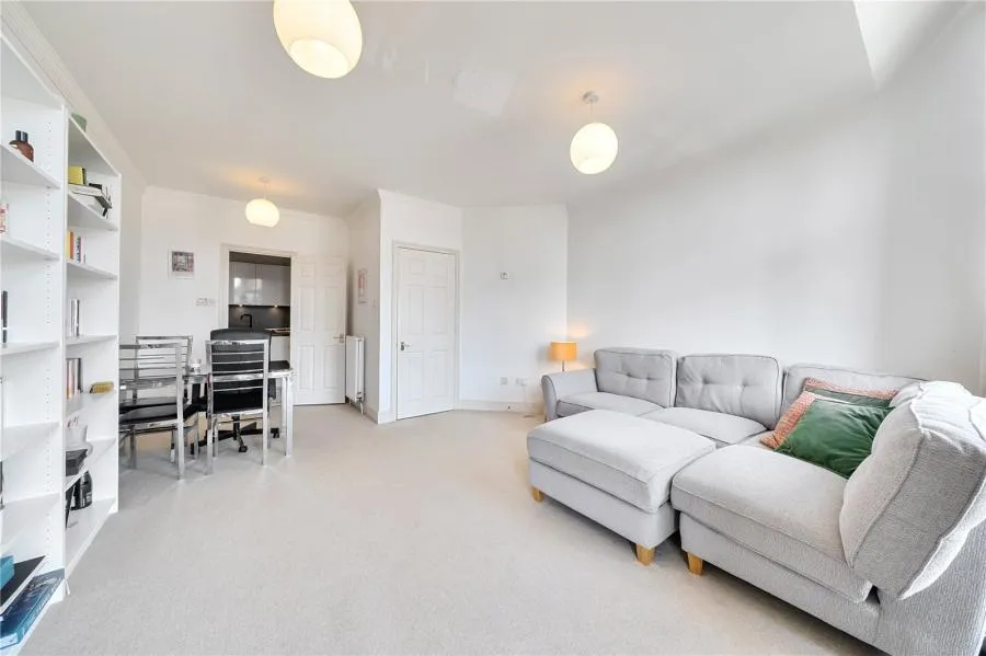 Coral Row, London, SW11, photo 3