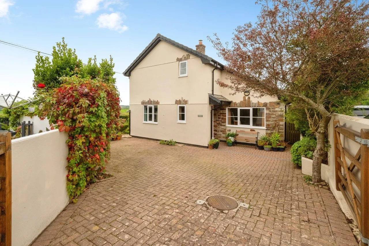 3 bed house for sale, Tredinnick, Liskeard, PL14