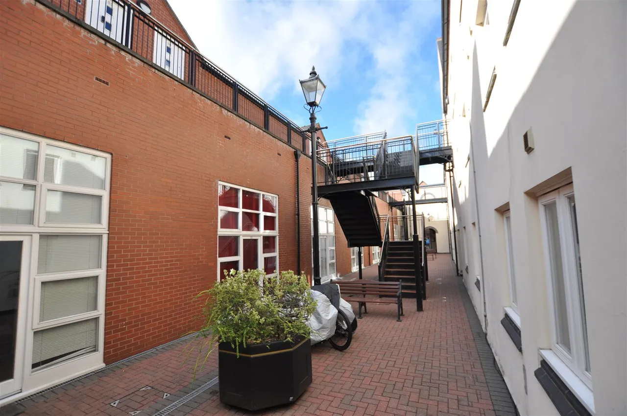 Grants Yard, Burton-On-Trent, DE14, photo 14