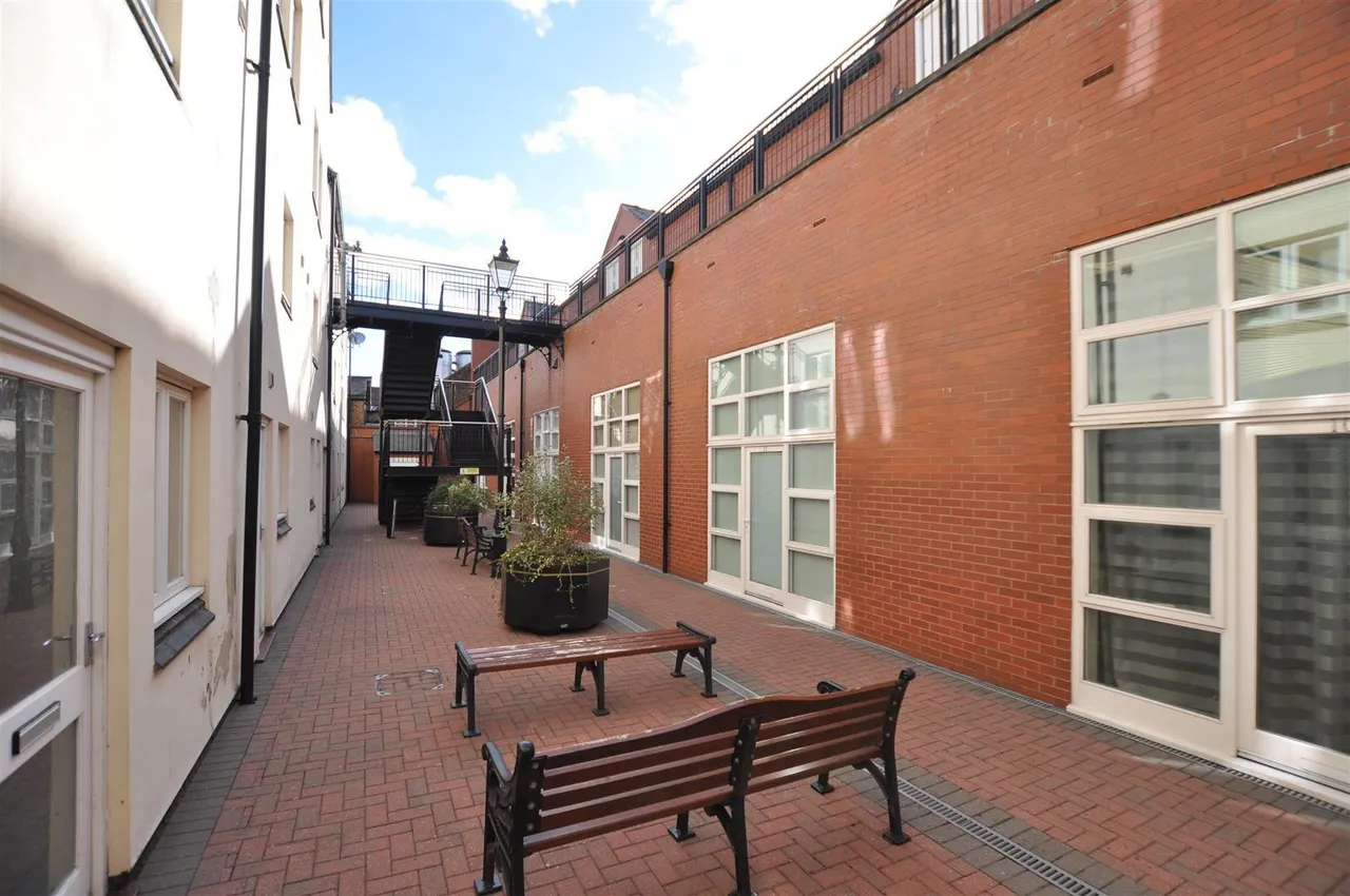 Grants Yard, Burton-On-Trent, DE14, photo 15