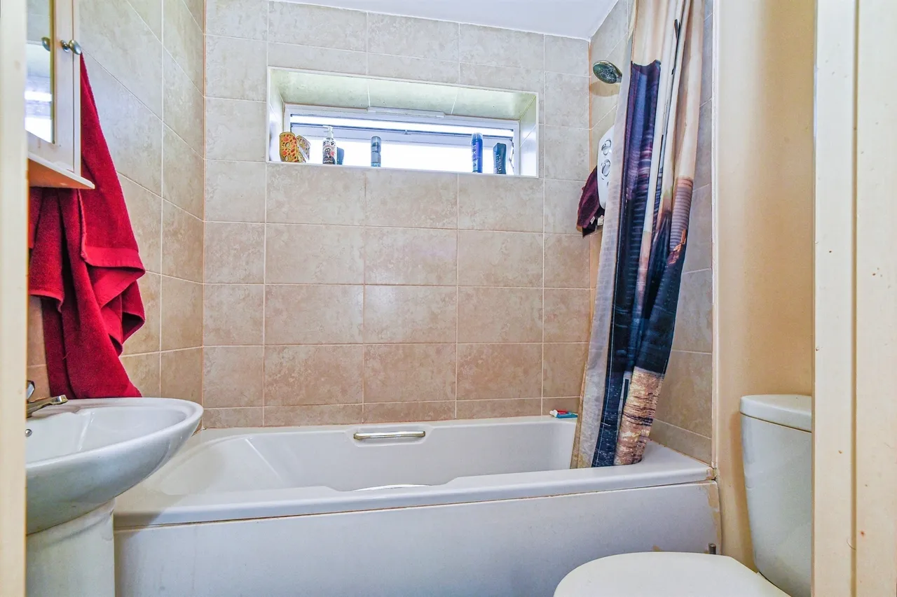 Thames Close, Cricklade, SN6, photo 19