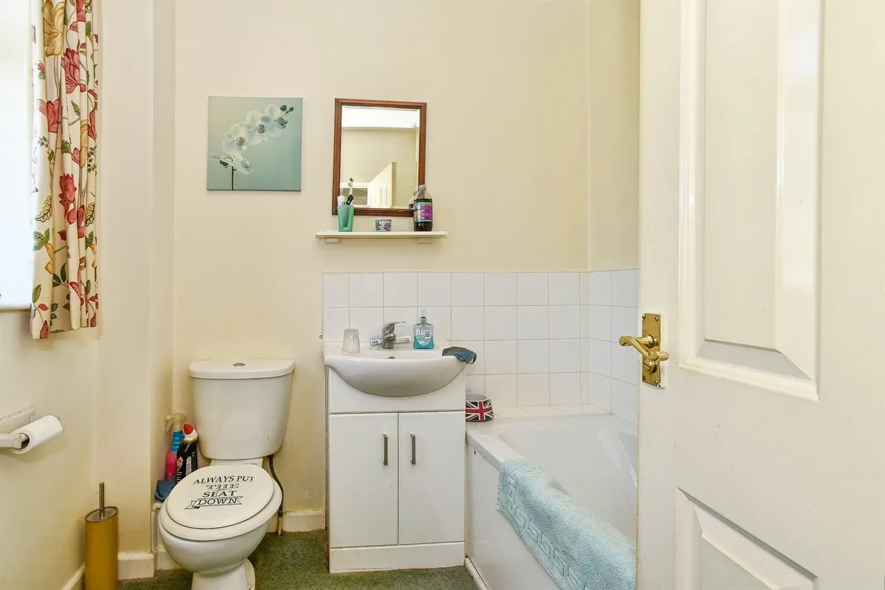Thames Close, Cricklade, SN6, photo 11