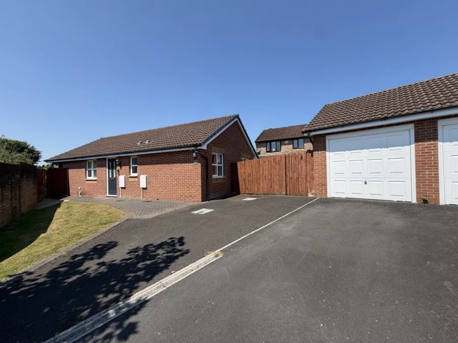 3 bed house for sale, Harris Court, Quakers Yard, CF46
