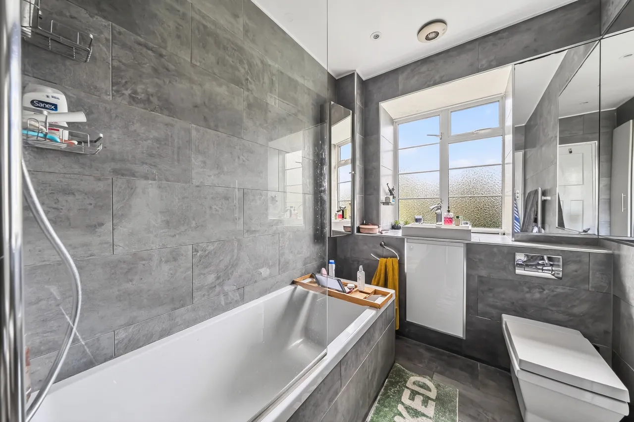 29 Denison Close, London, photo 8