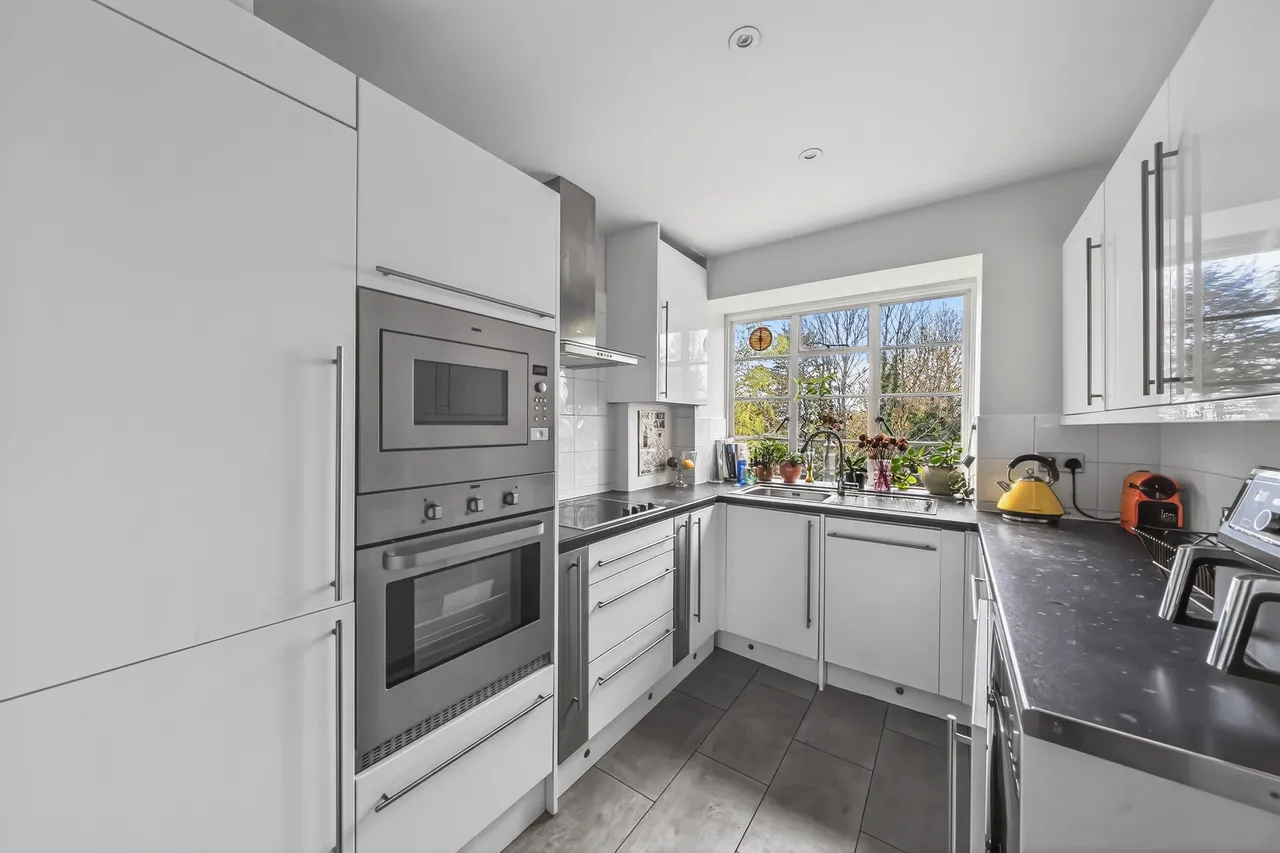 29 Denison Close, London, photo 6