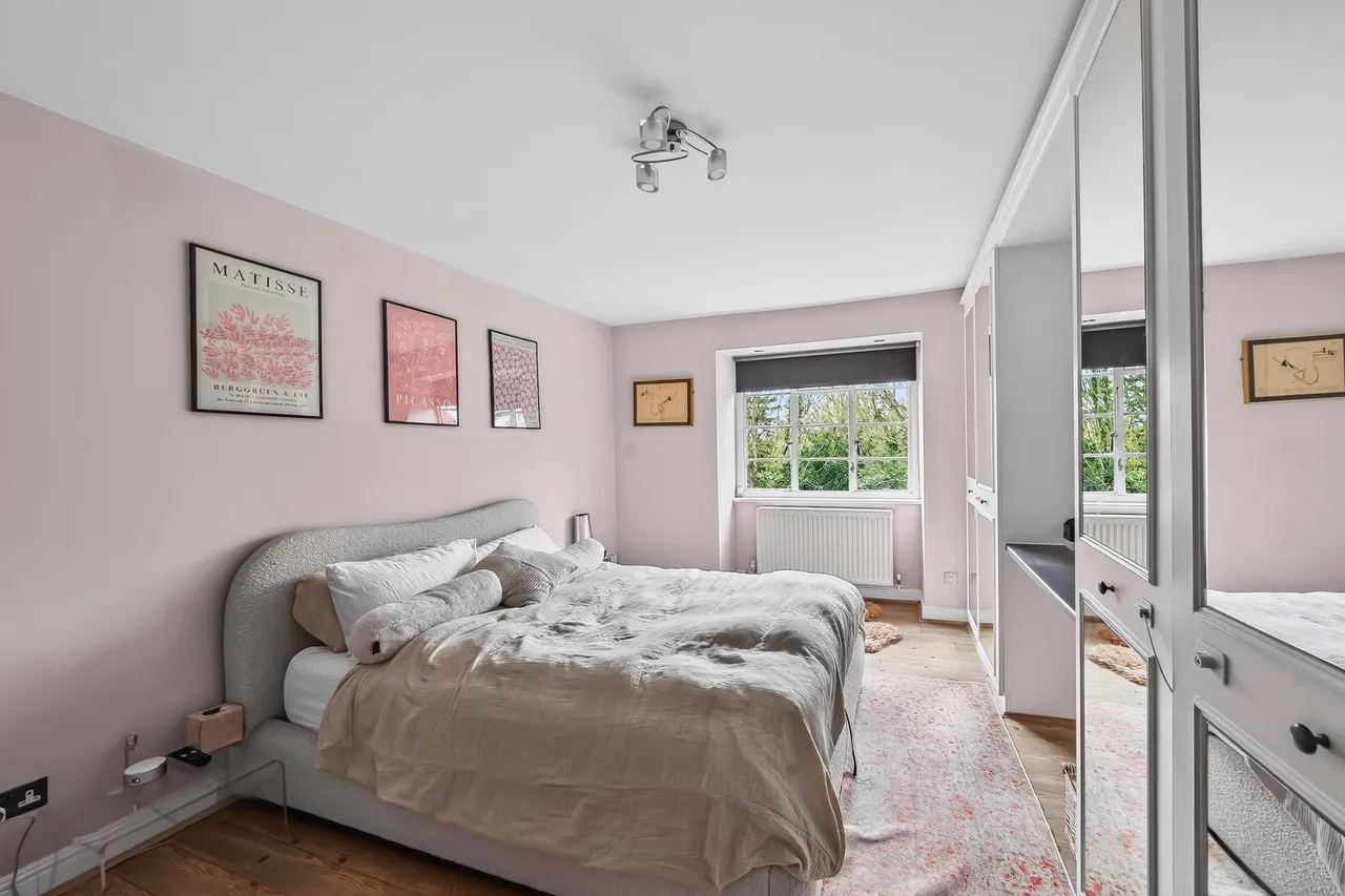 29 Denison Close, London, photo 2