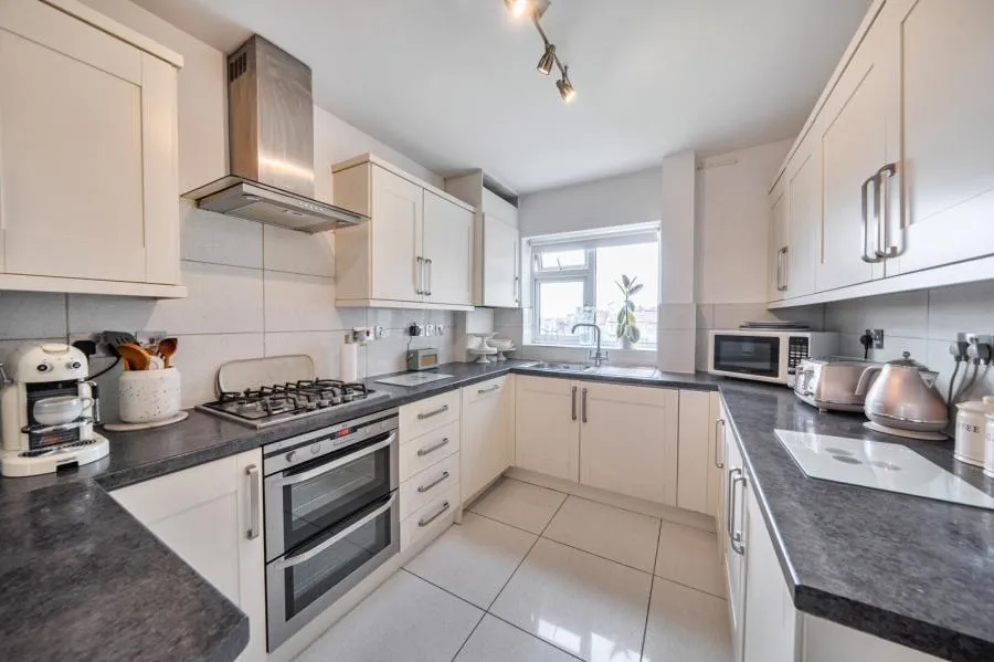 Hendon Lane, London, N3, photo 3