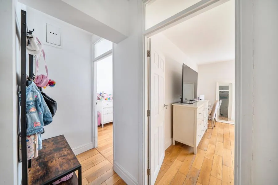 Hendon Lane, London, N3, photo 17