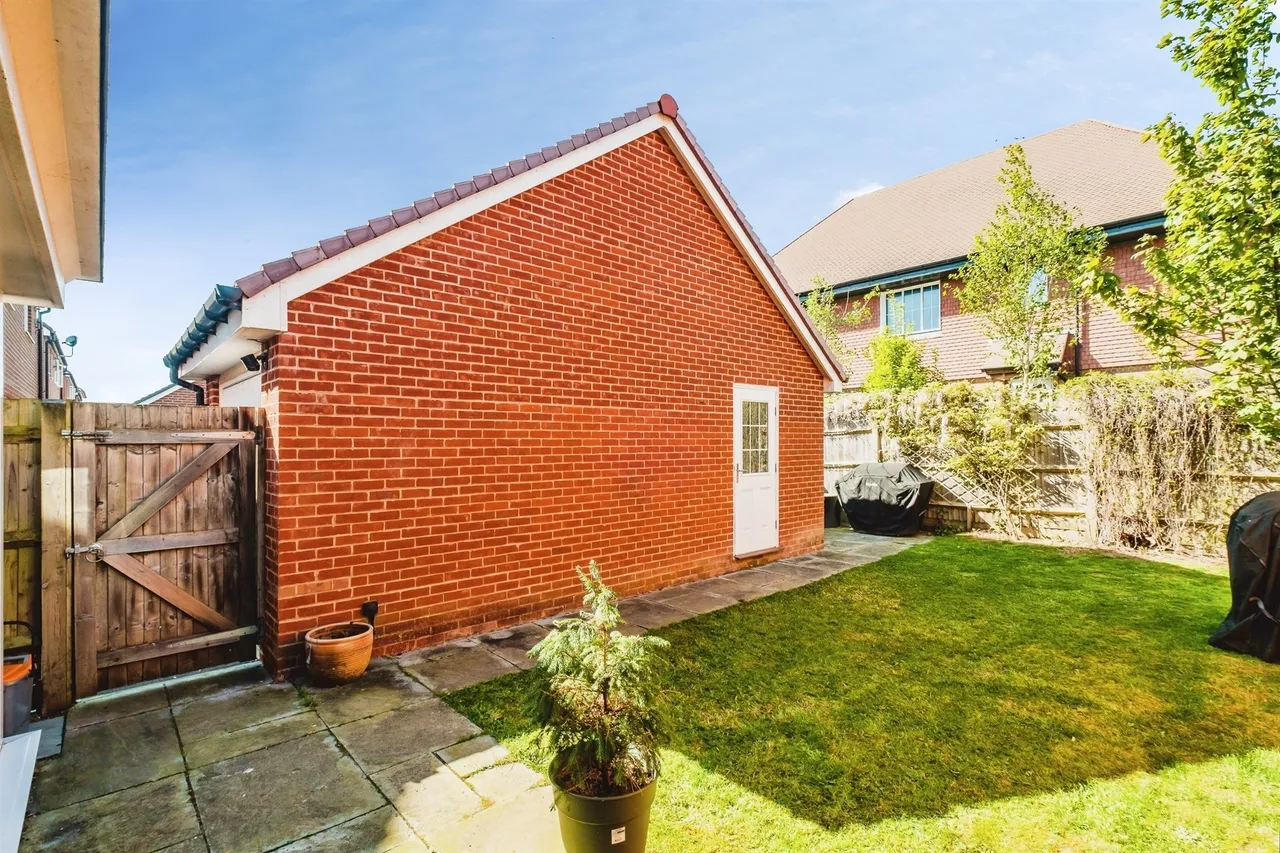 Brougham Grove, Angmering, BN16, photo 19