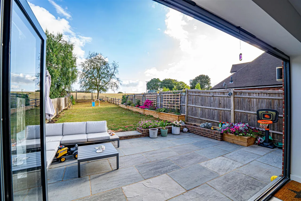 Skinners Lane, Catsfield, photo 8