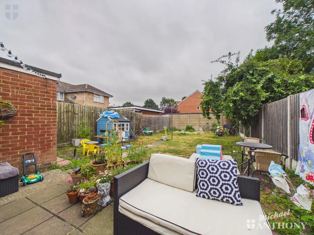 Coniston Green, Aylesbury, HP20 2AJ, photo 3