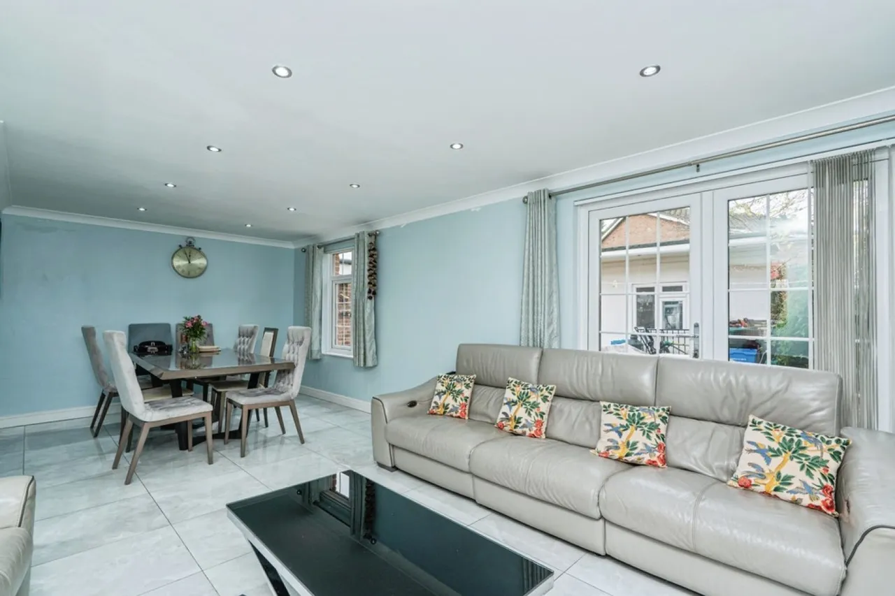 Shilburn Way, Woking, GU21, photo 4
