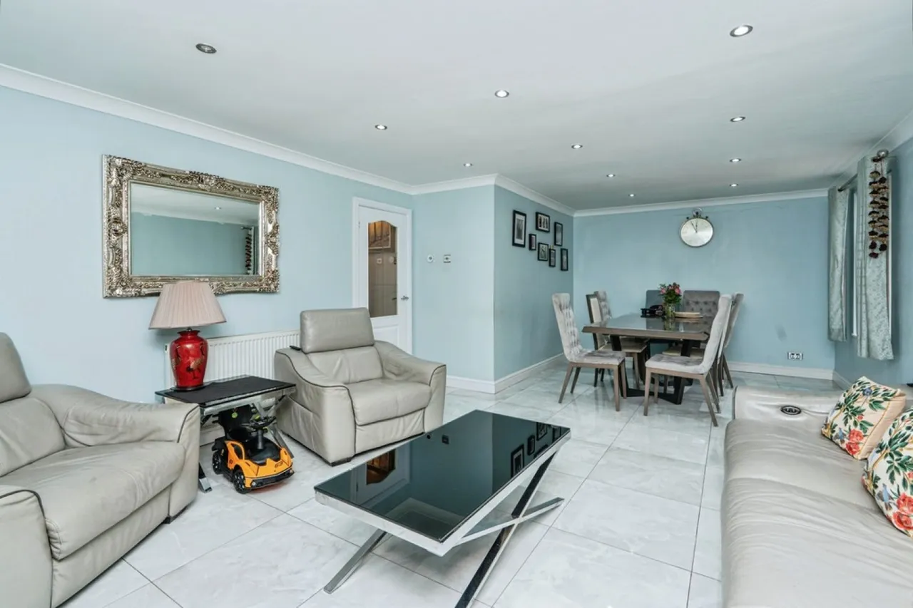 Shilburn Way, Woking, GU21, photo 3