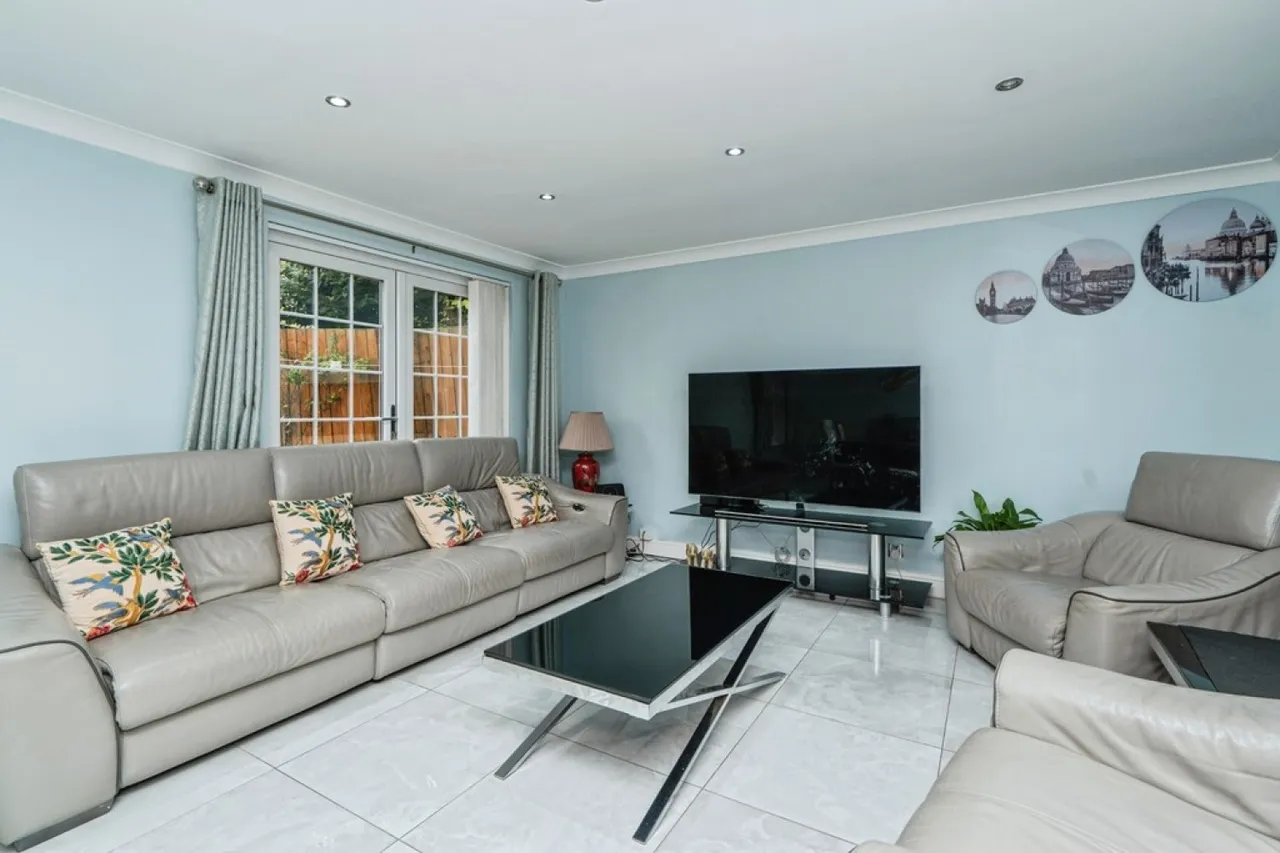 Shilburn Way, Woking, GU21, photo 2