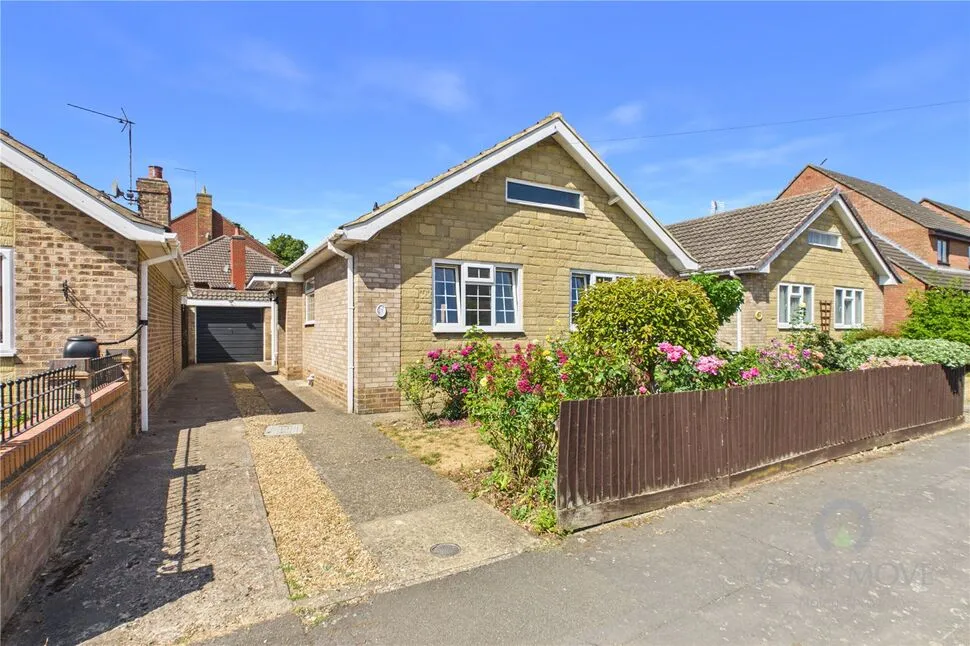 2 bed house for sale — Browning Avenue, Kettering, Northamptonshire, NN16