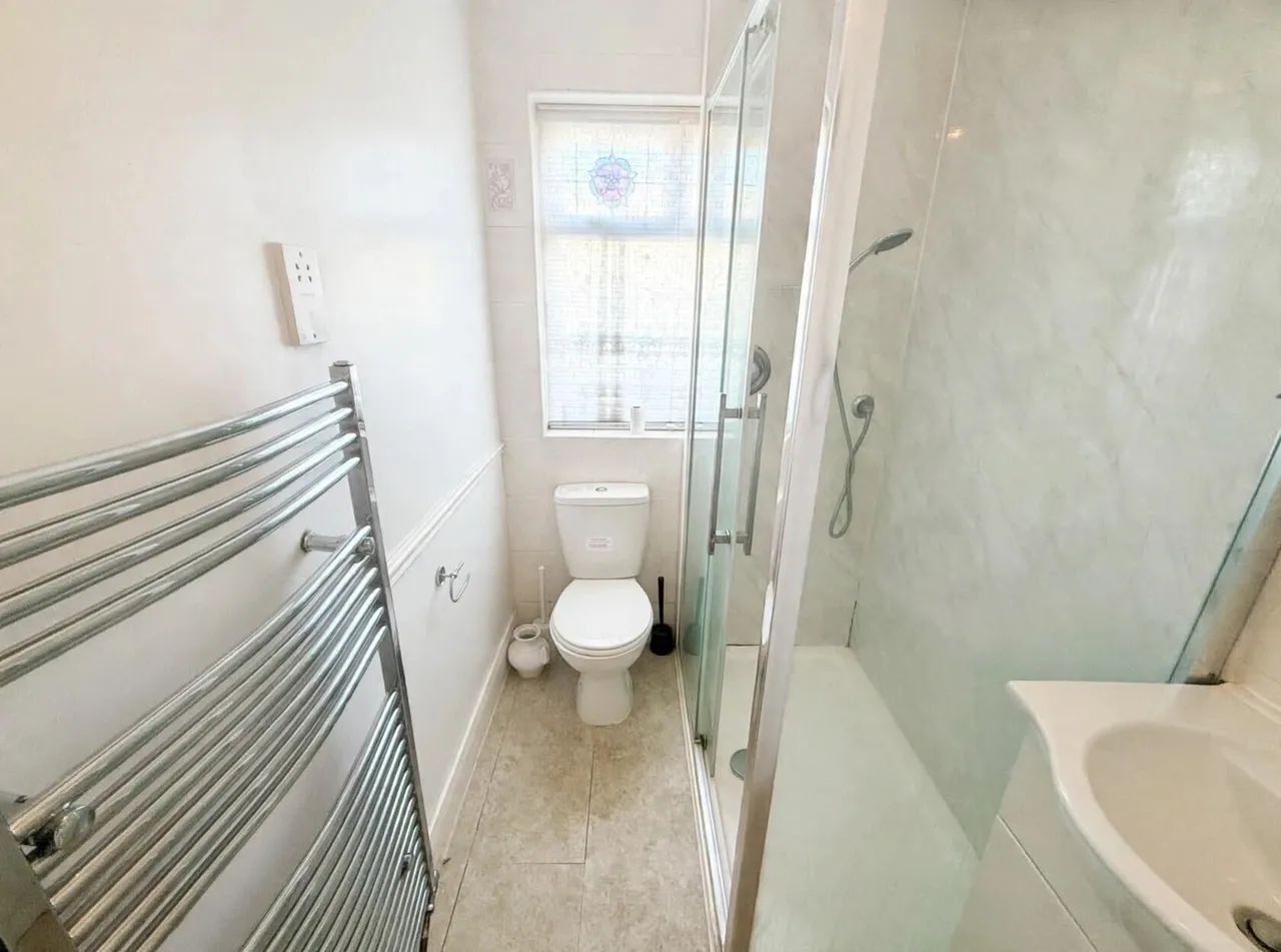 Falmouth Gardens, Ilford, IG4, photo 5