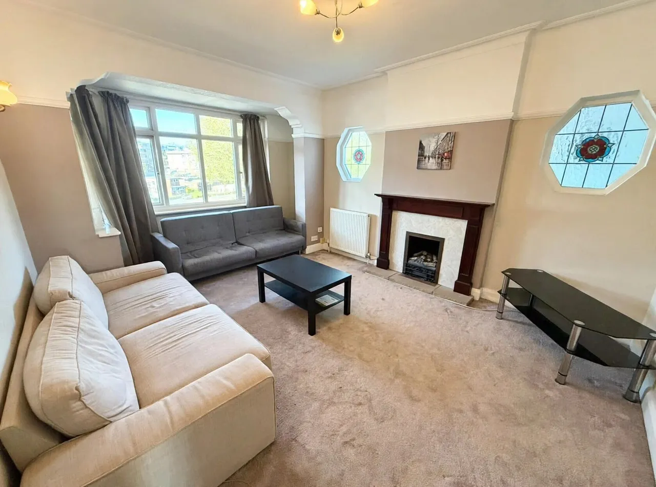 Falmouth Gardens, Ilford, IG4, photo 6