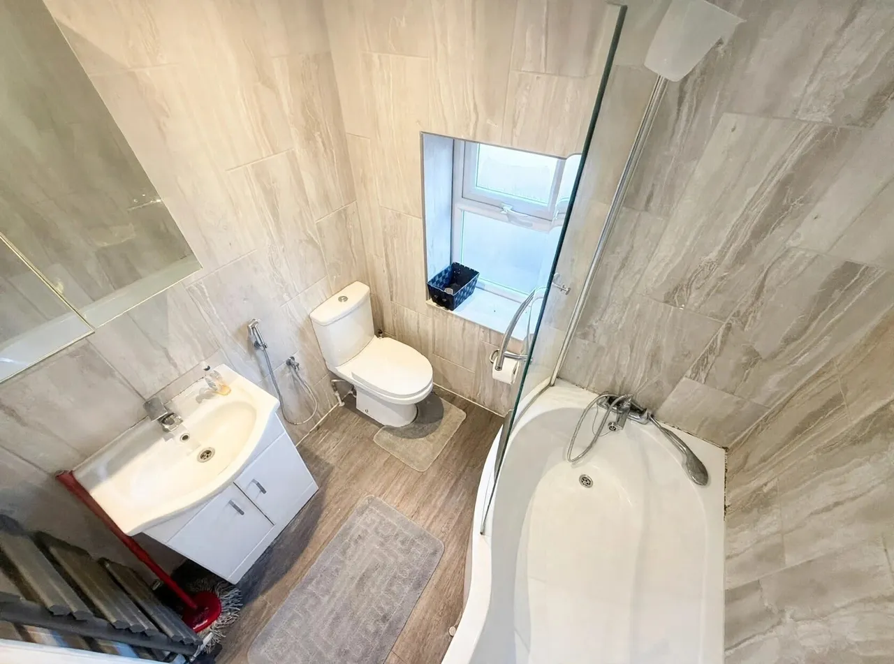 Falmouth Gardens, Ilford, IG4, photo 4