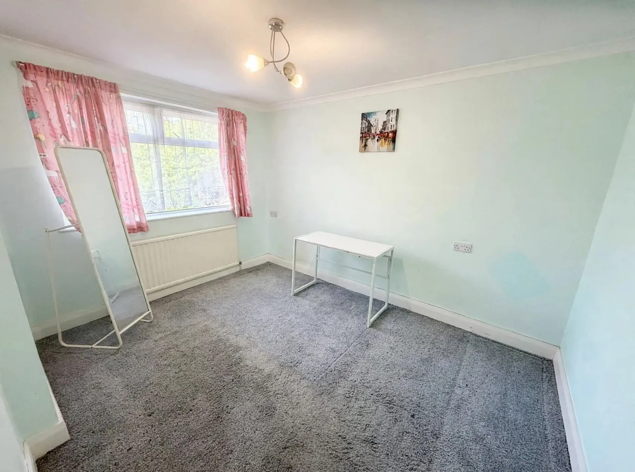 Falmouth Gardens, Ilford, IG4, photo 7