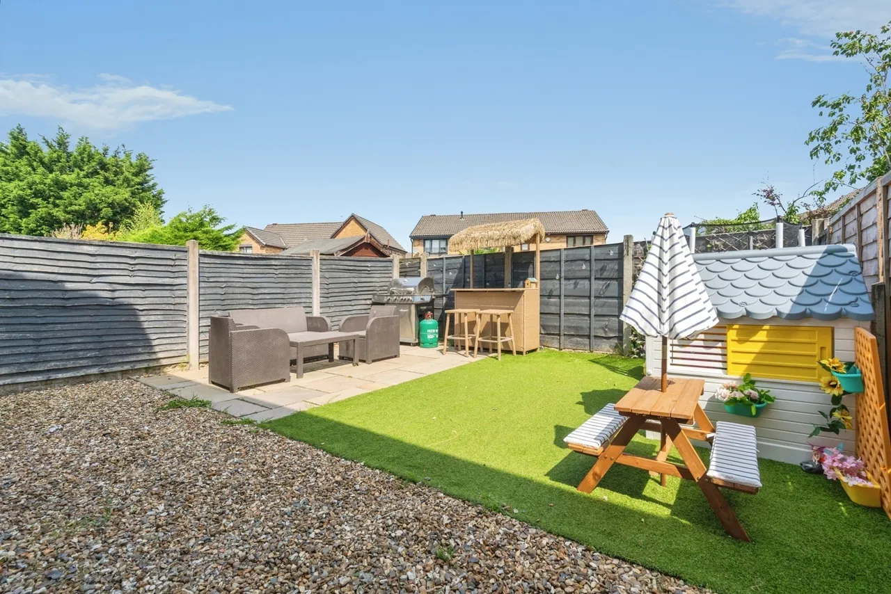 Surrey Close, Little Lever, BL3, photo 2