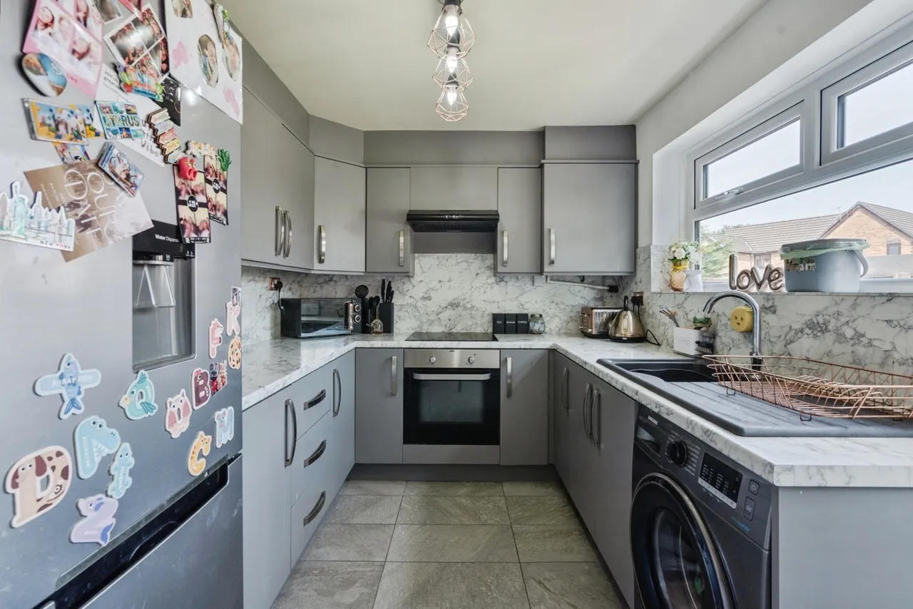 Surrey Close, Little Lever, BL3, photo 11