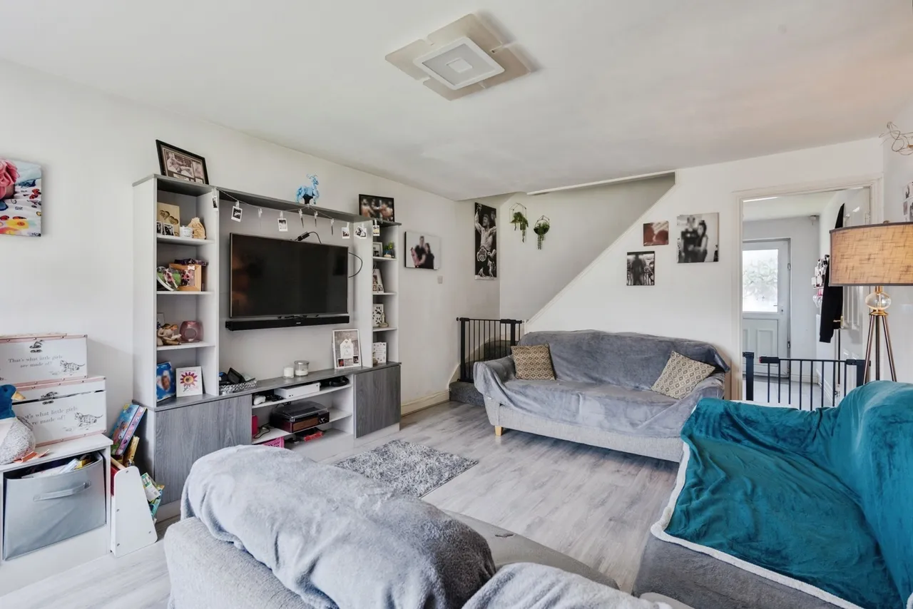 Surrey Close, Little Lever, BL3, photo 4