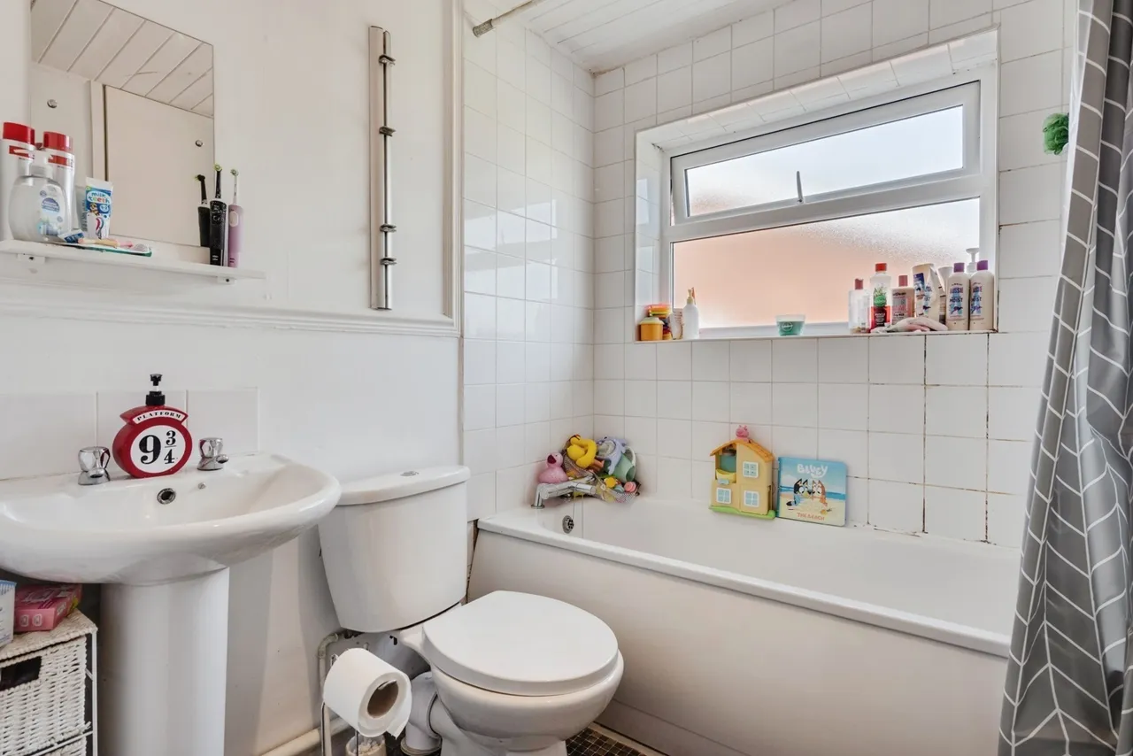 Surrey Close, Little Lever, BL3, photo 18