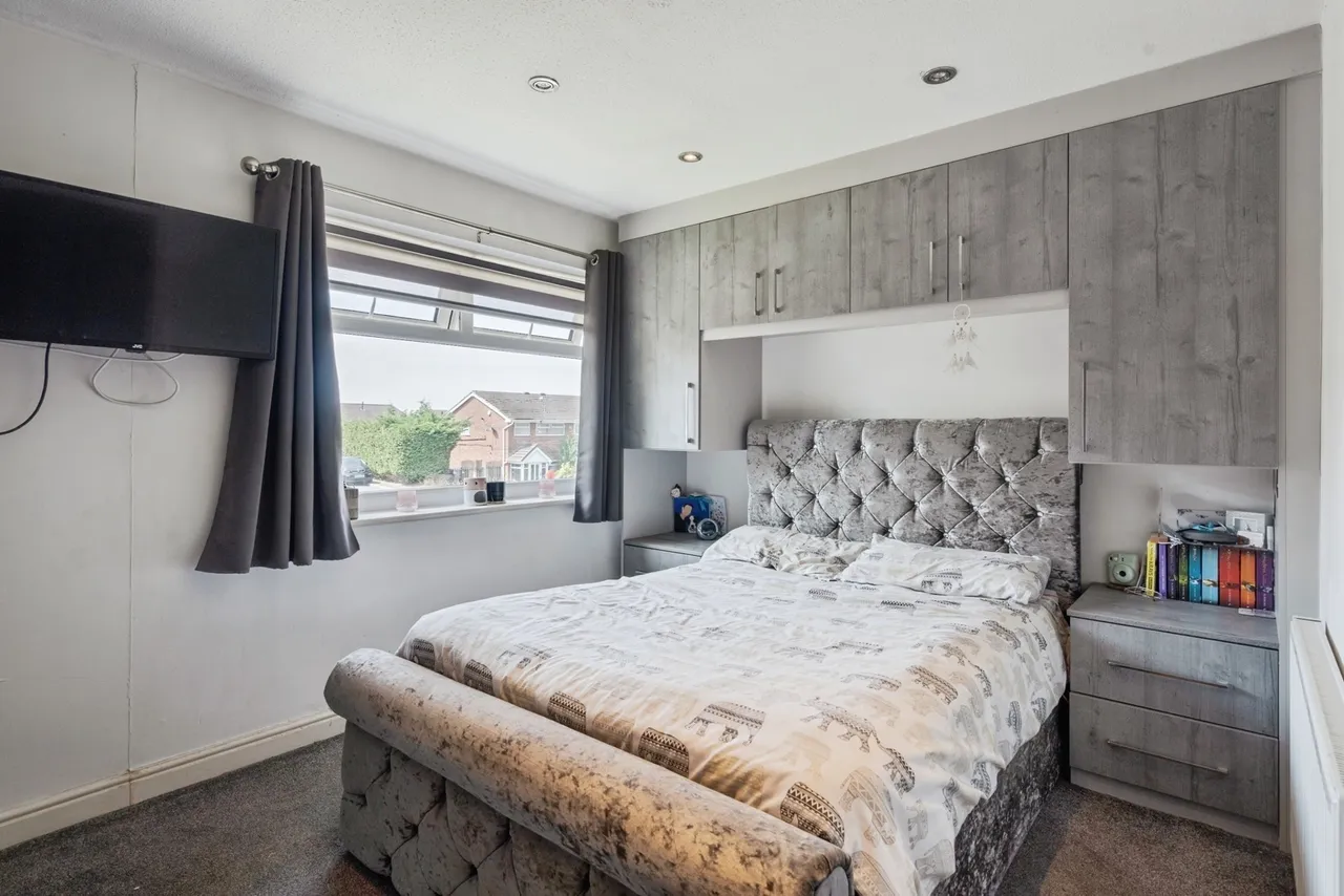 Surrey Close, Little Lever, BL3, photo 12