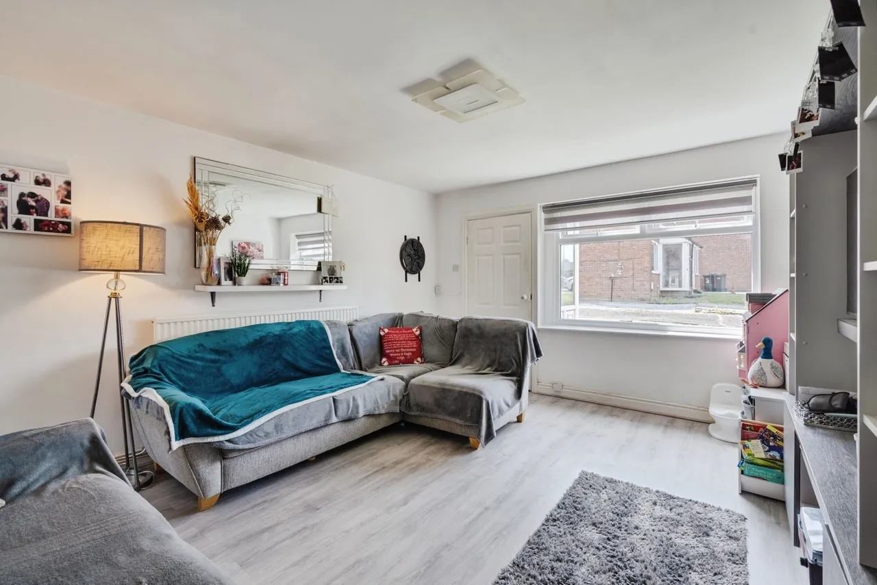 Surrey Close, Little Lever, BL3, photo 6