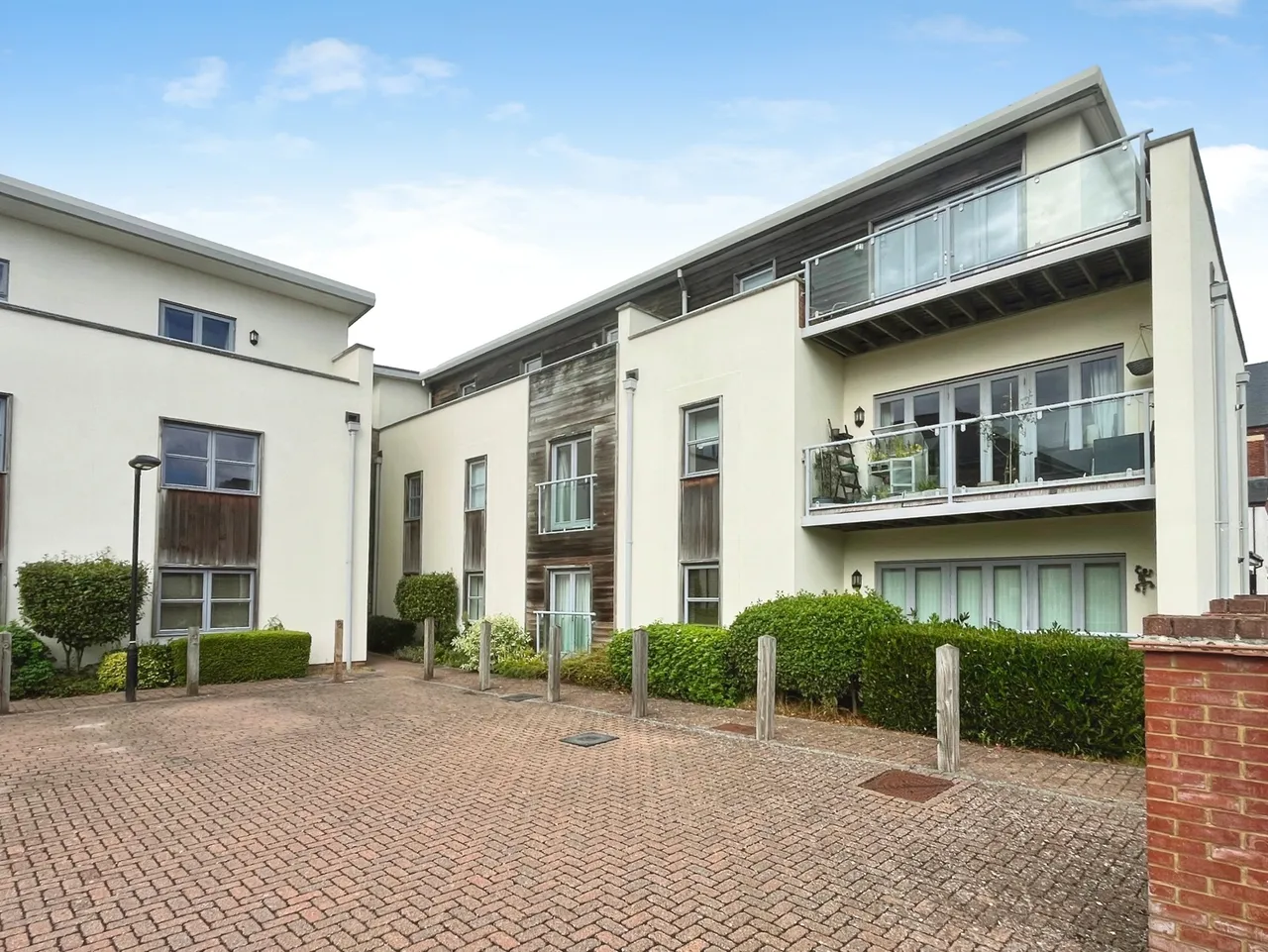 2 bed flat for sale — Idsworth Court, Basingstoke, Hampshire, RG24 9RR