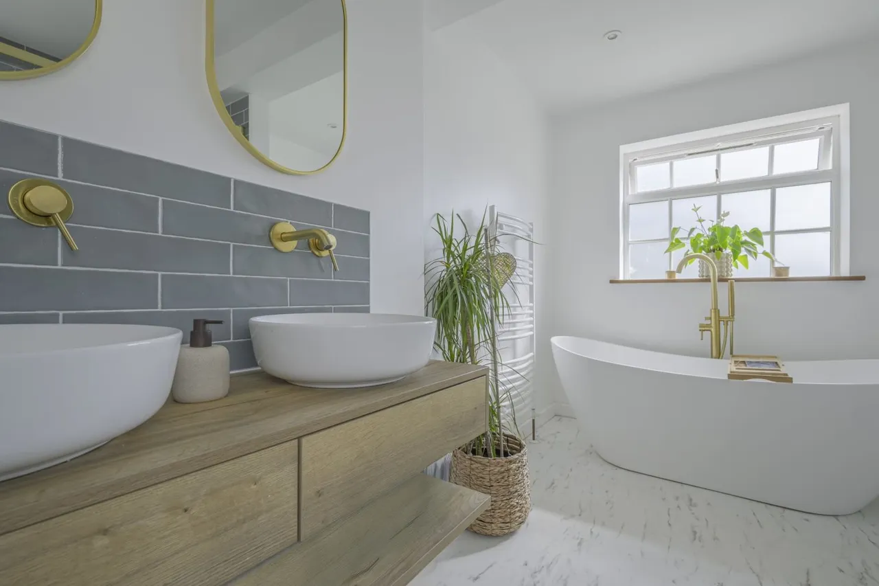 Cirencester Road, South Cerney, GL7, photo 8