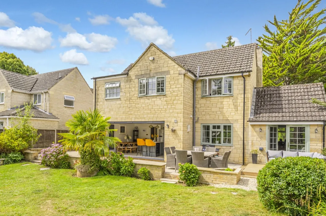 Cirencester Road, South Cerney, GL7, photo 4