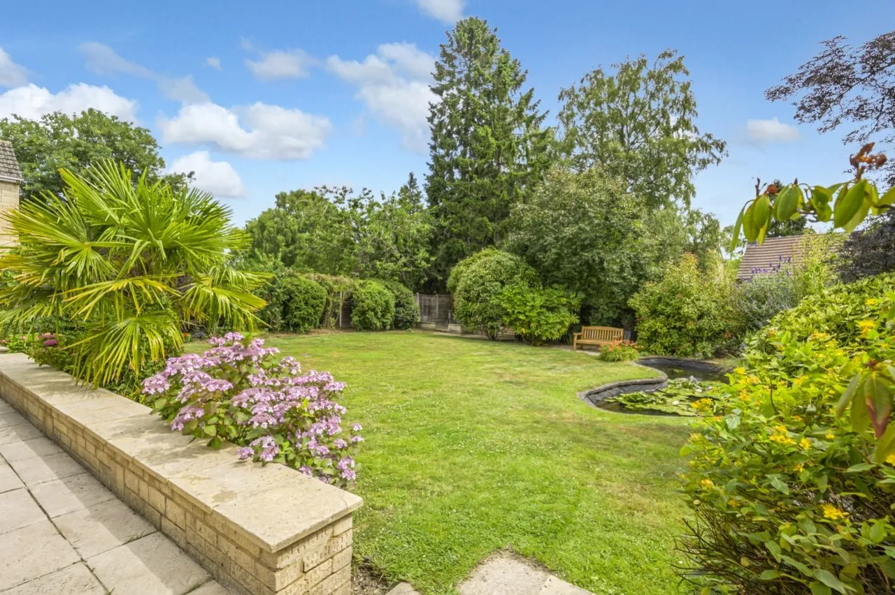 Cirencester Road, South Cerney, GL7, photo 5
